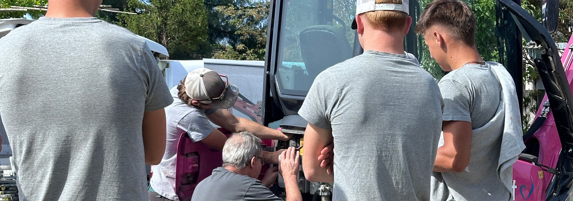 Mitarbeiter bei Baggerpflege