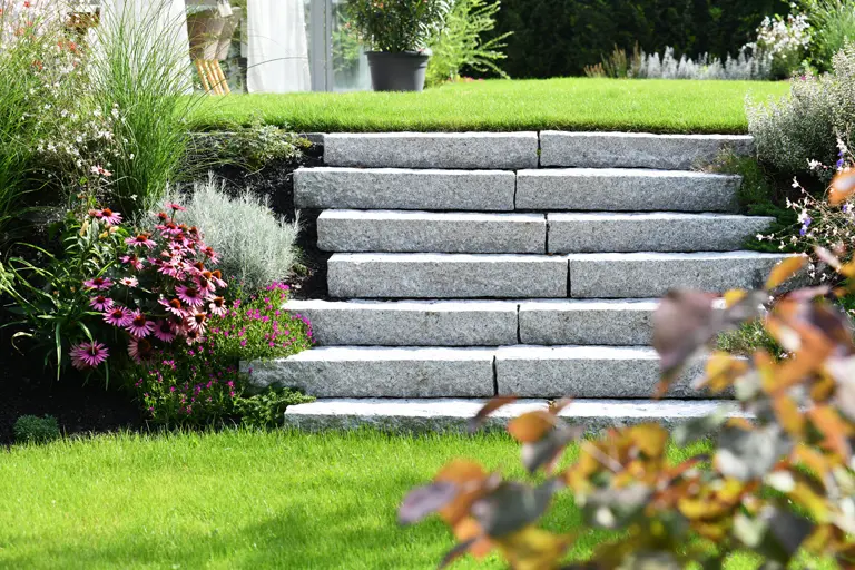 Gartentreppe aus Blockstufen