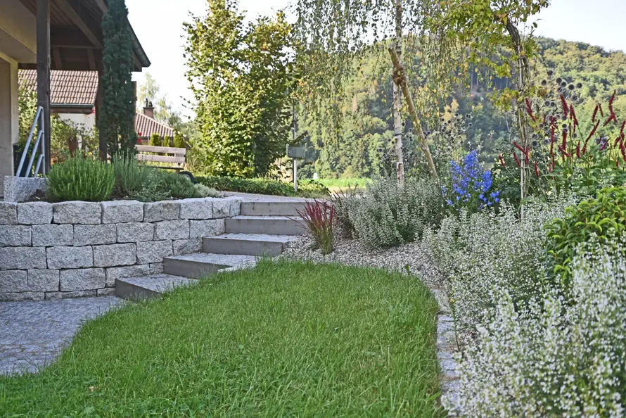 Mauer aus Portugal Granit